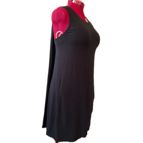 Gilmour - Black Cape  Dress - Picture 3 of 4